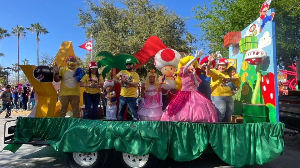 Carros alegóricos y música celebran el mes de la educación especial
