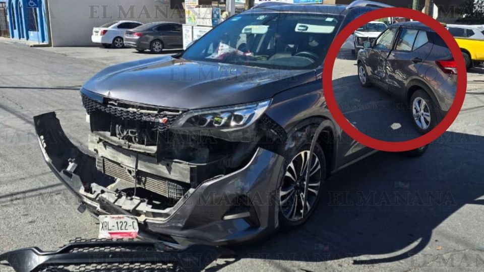 Abuelita acelerada se mete en contra y causa brutal choque en el centro de Nuevo Laredo