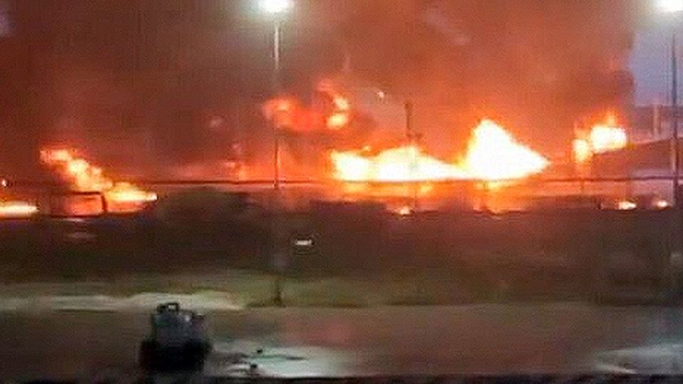 EL incendio en la refinería Olmeca fue controlado por personal de emergencias