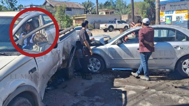 Camioneta se le atraviesa a una joven y la deja muy lastimada en el poniente de Nuevo Laredo