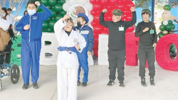 Es Kimberly ejemplo de romper barreras; cursa el sexto grado de primaria y practica karate