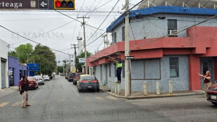 Trailero se lleva de encuentro cables de internet y teléfono en el centro de Nuevo Laredo