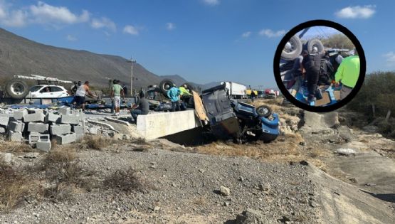 Trágica volcadura de tráiler cargado con blocks deja una persona muerta y una prensada en Tamaulipas