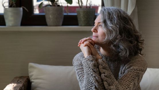 Personas de 60 años sin amigos: ¿Cargan el peso emocional de los demás?