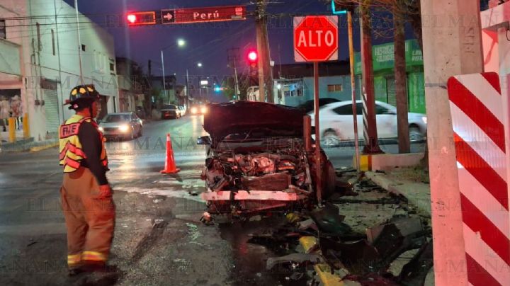 Fuerte choque en Nuevo Laredo: dejan Mercedes incrustado y desaparecen; traía conductor 'fantasma'