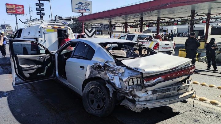 Automóvil invade carril y provoca choque con camión de valores en Monterrey; deja tres lesionados | VIDEO