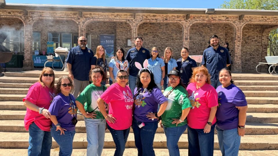 Los adultos mayores asisten a los centros comunitarios del Precinto 1 en el sur del condado.