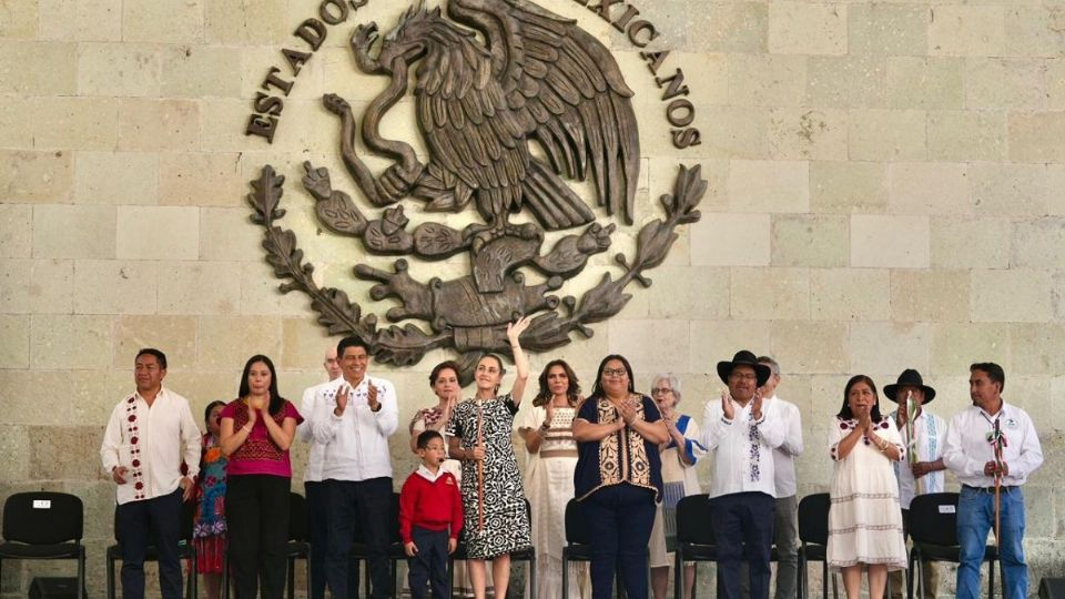 La presidenta encabezó la ceremonia por el 220 aniversario del natalicio de Benito Juárez