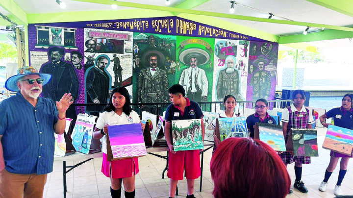 Arnulfo Alonso Lima entrega a escuelas de Nuevo Laredo color e inspiración en murales