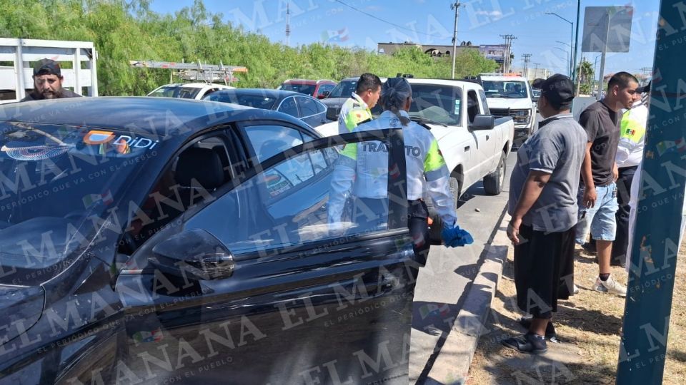 Conductores se enfrentan a golpes y atropellan a mujer en plena discusión