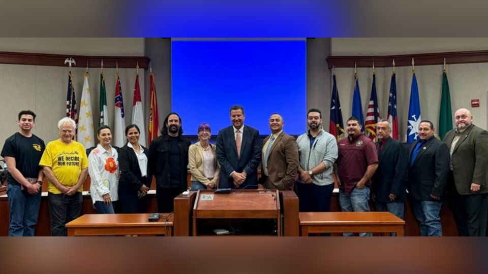 La Corte de Comisionados de Zapata aprobó hacer un estudio del impacto del muro y las boyas en esa comunidad.