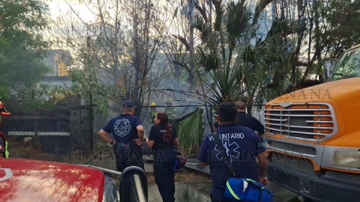 Llamas consumen casa en la colonia Mirador; jóvenes la encontraron en cenizas al volver del hospital | VIDEO