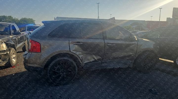 Jovencito se pasa el semáforo en rojo y provoca fuerte carambola en Nuevo Laredo; menor resulta lesionada