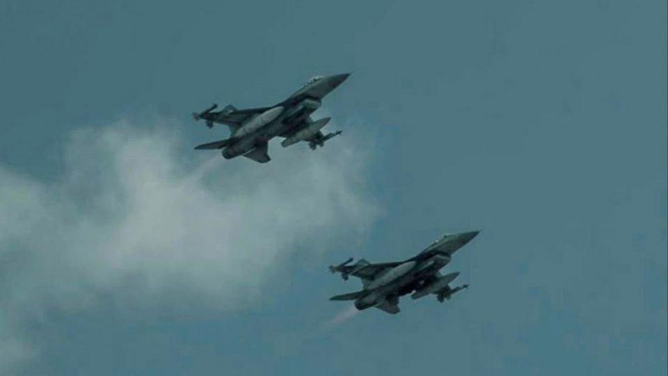 Sorpresa entre los habitantes del sur de CDMX por aviones a baja altura. Foto: X/@RaulGtzNR