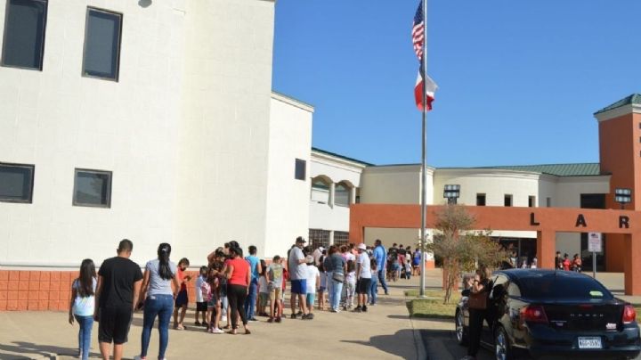 Hombre irrumpe en cuartel de la Policía de Laredo, rompe puerta y causa destrozos en el lobby