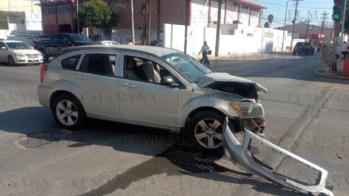'Yo tenía el verde': choque entre dos Caliber termina en discusión y peritaje