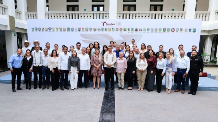 Américo Villarreal recibe cartera de proyectos 2026; exhorta a munícipes a ejercer recursos con honestidad