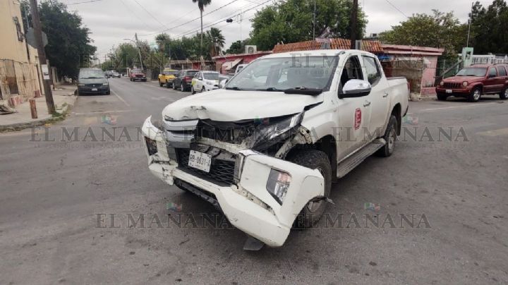 Escape se estrella contra camioneta de Kansas City en la San Rafael; no respetó el alto