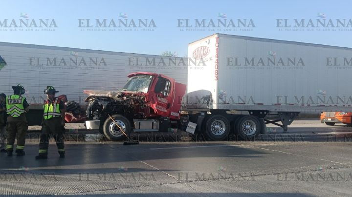 Trailero termina herido de gravedad tras brutal impacto en Nuevo Laredo