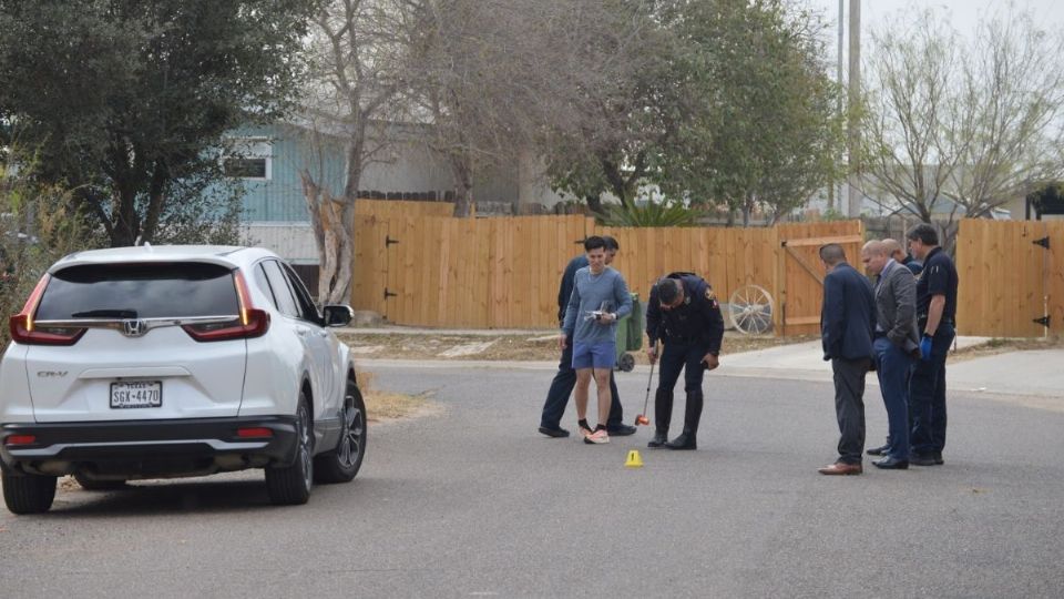 La joven fue arrastrada varios metros con la puerta del vehículo abierta antes de caer al pavimento
