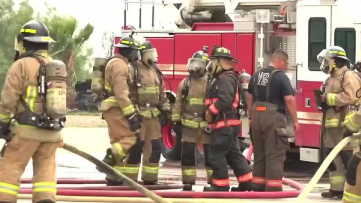 Explosiones e incendio en Laredo despiertan a vecinos en plena madrugada