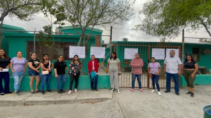 Padres toman instalaciones de la Primaria Club de Leones 3; señalan a maestro de maltratar a niños