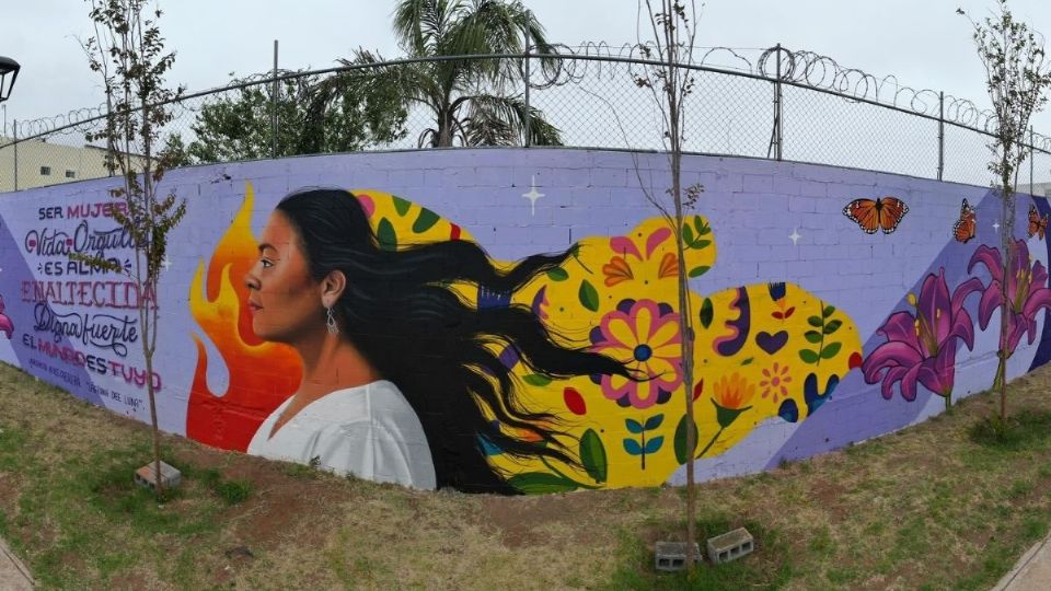 El mural está en la Plaza de la Mujer.