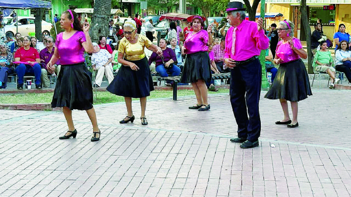 ¡Vuelve la fiesta!; programa 'Folklor, baile y danzón' le da vida a la Plaza Juárez de Nuevo Laredo