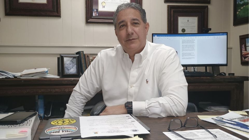 Javier Montemayor es el Presidente de la mesa directiva de UISD.