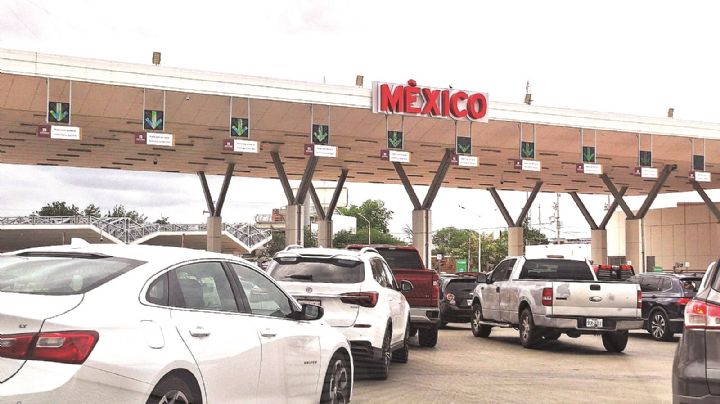 Filas a toda hora en el Puente Internacional Juárez-Lincoln; piden abrir más carriles