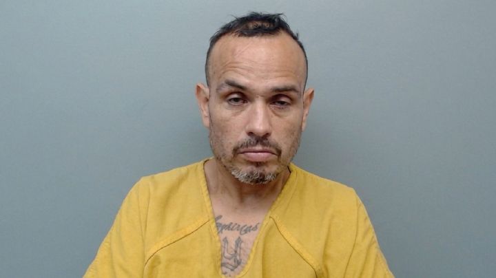 Cachan a robacoches profesional en pleno delito; lo graban intentando allanar varios vehículos