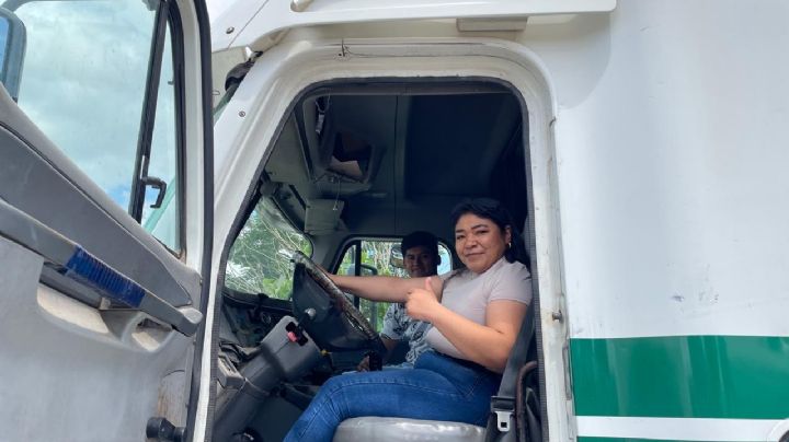Manejar tráiler ya no es solo cosa de hombres; mujeres destacan en curso de operadores en Nuevo Laredo