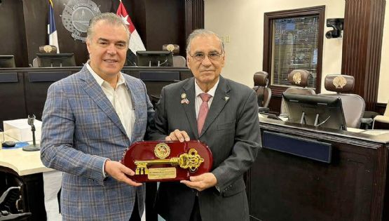 Entregan la llave de la ciudad a Francisco Cervantes Díaz