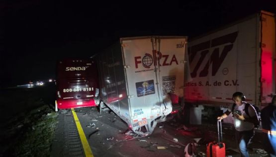 Tragedia en carretera Nuevo Laredo–Monterrey: choque entre tráileres, autobús y automóvil deja un muerto