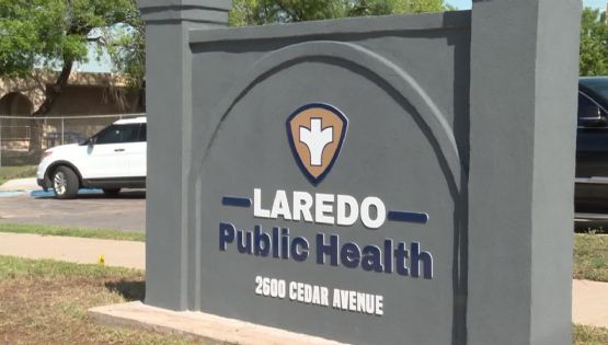 Personal de Salud Pública en Laredo vigila el problema de los mosquitos en Texas