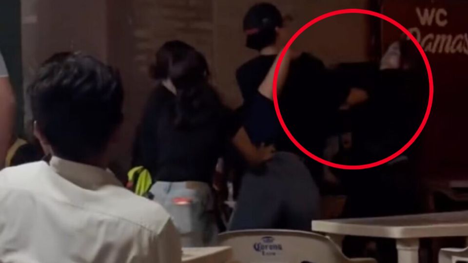 La mujer entró 'hecha una fiera' y atacó a la que probablemente era la amante de su esposo