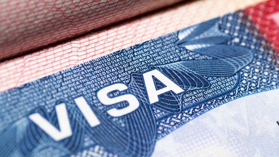 Verificar los tiempos de espera en la página oficial de la embajada o consulado donde planeas solicitar