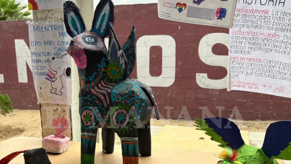 Lucen estudiantes en muestra pedagógica