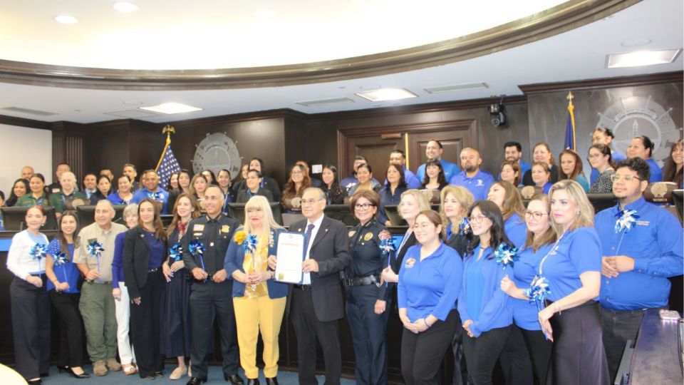 Autoridades municipales proclamaron el mes de la prevención del abuso infantil.
