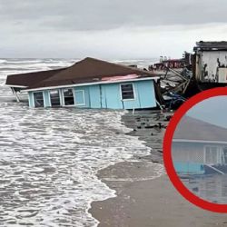 Colapsa restaurante 'Mariscos Costa Azul' en playa Bagdad en Matamoros por fuertes olas